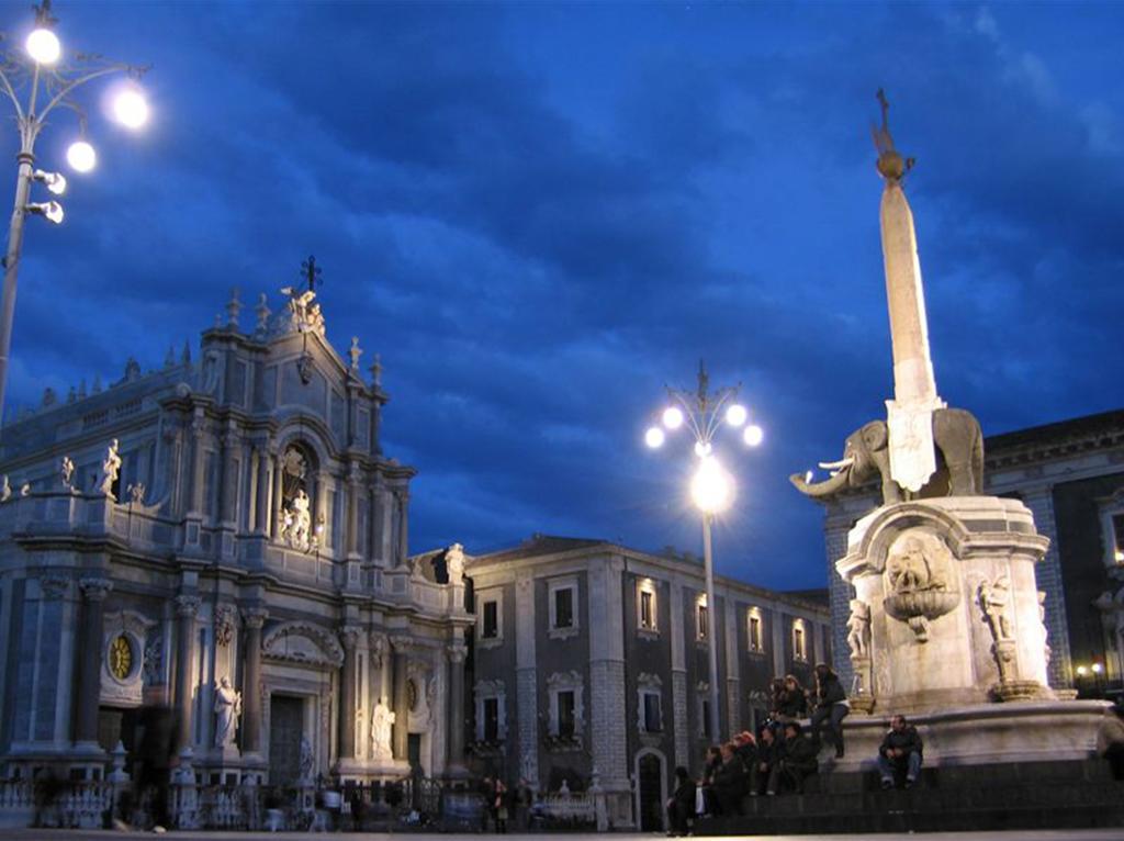 Your Home In Town Catania Bagian luar foto